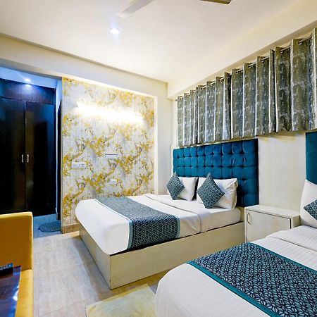 Hotel Skywood At Airport Új-Delhi Kültér fotó