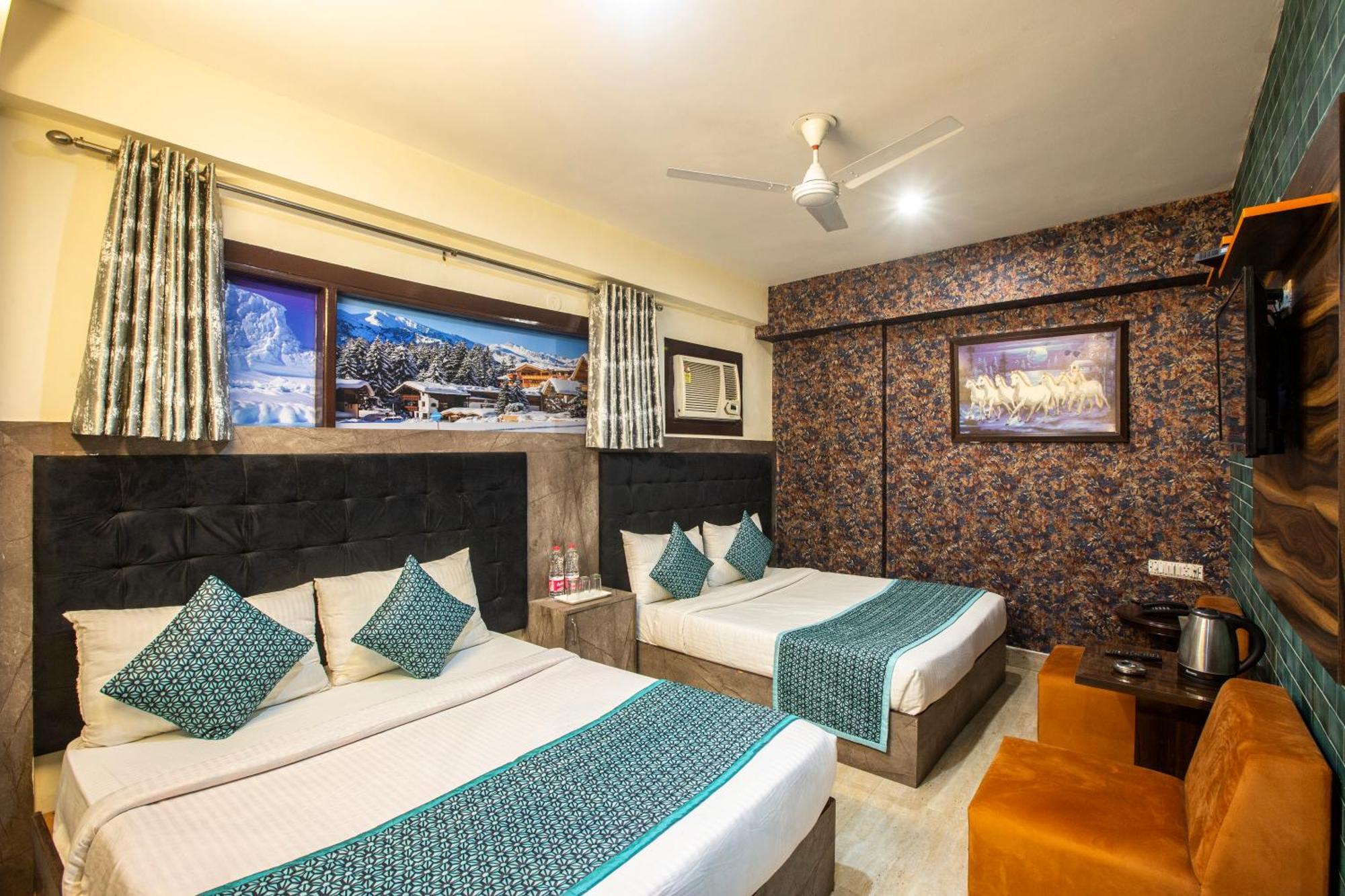 Hotel Skywood At Airport Új-Delhi Kültér fotó
