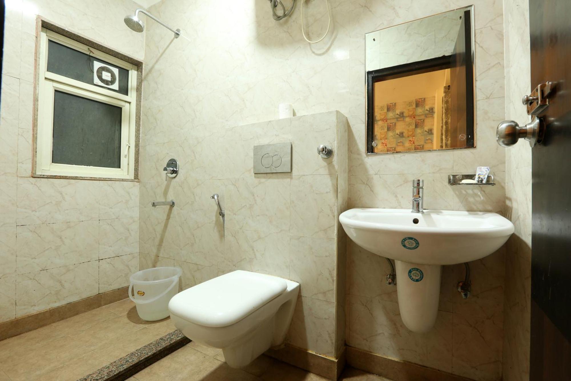 Hotel Skywood At Airport Új-Delhi Kültér fotó