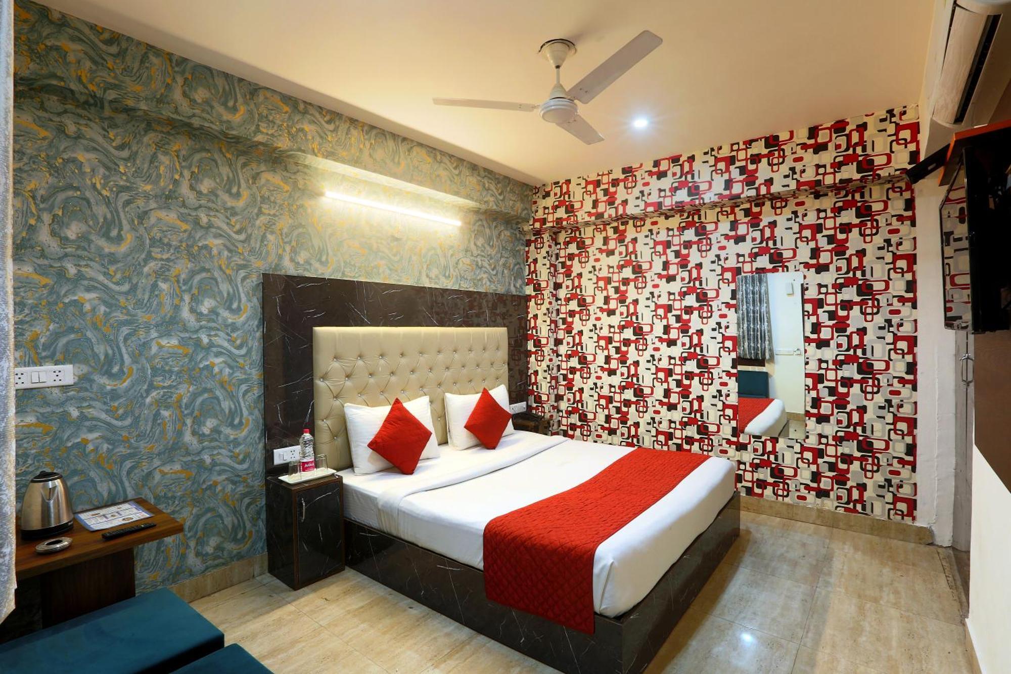 Hotel Skywood At Airport Új-Delhi Kültér fotó
