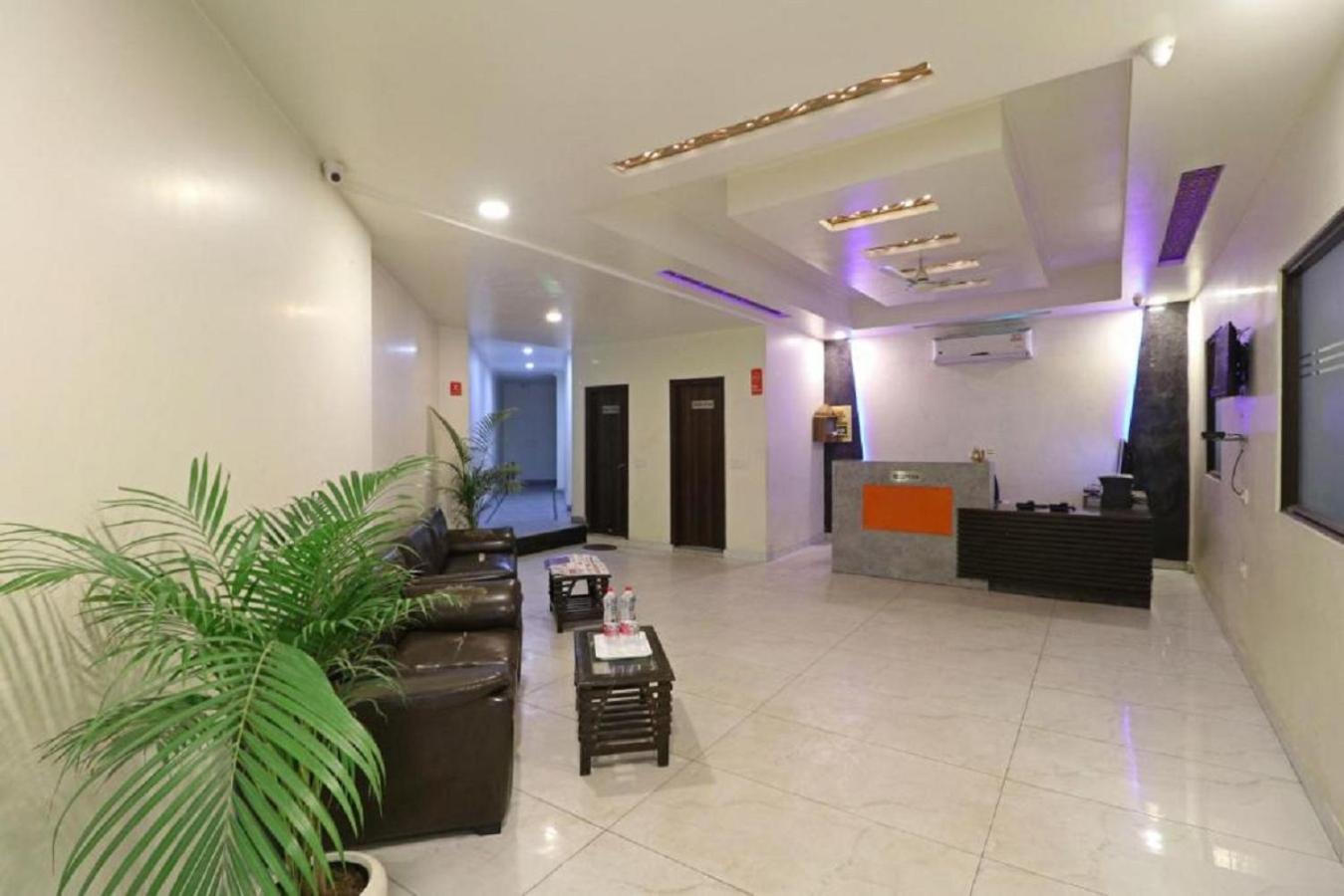 Hotel Skywood At Airport Új-Delhi Kültér fotó