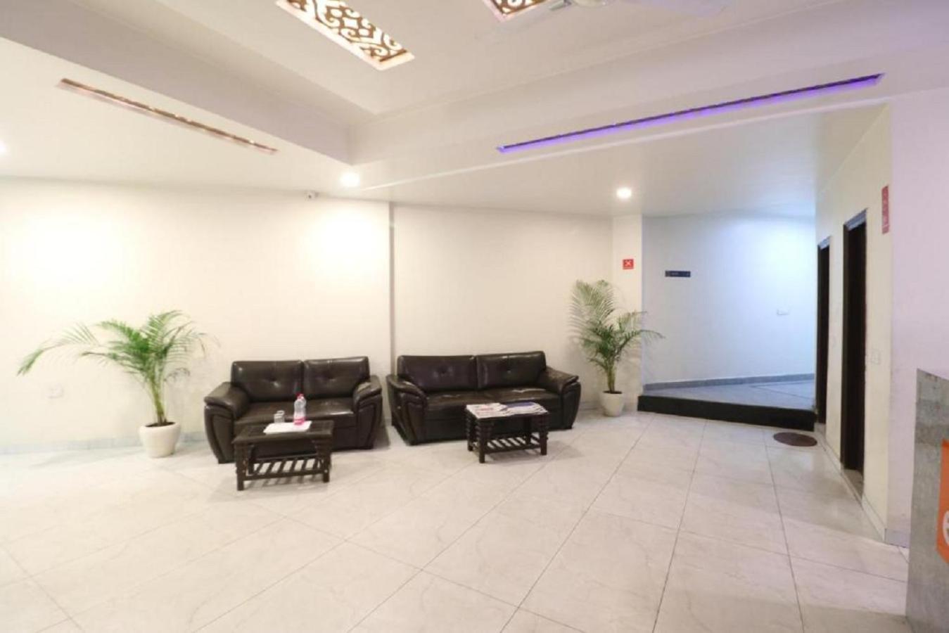 Hotel Skywood At Airport Új-Delhi Kültér fotó
